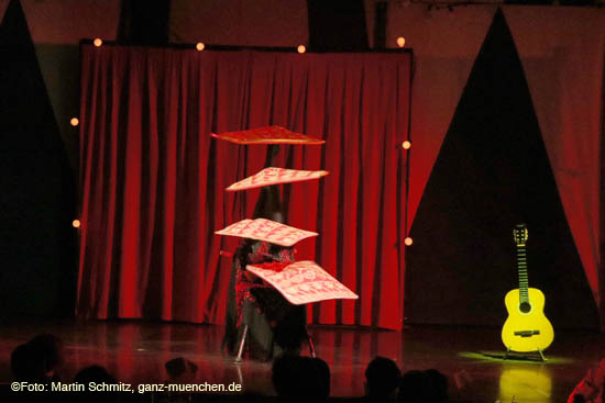 GOP Varieté Theater München „la luna“.  Das Programm des GOP Variete-Theaters vom 09.11.2017-14.01.2018 (©Foto: Martin Schmitz)